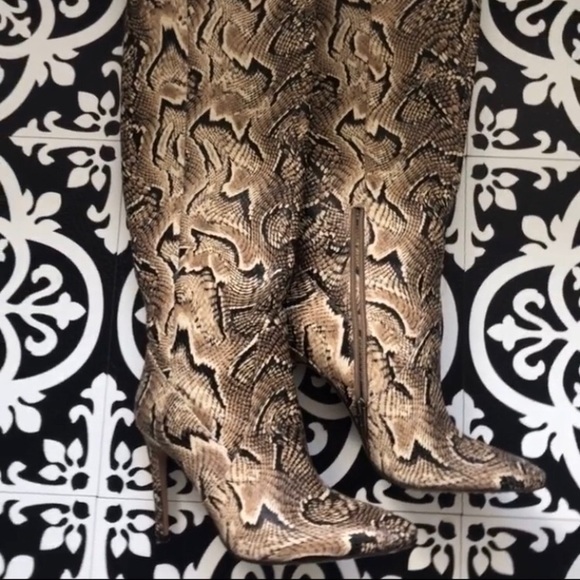 Vince Camuto Fendel Snake Print 